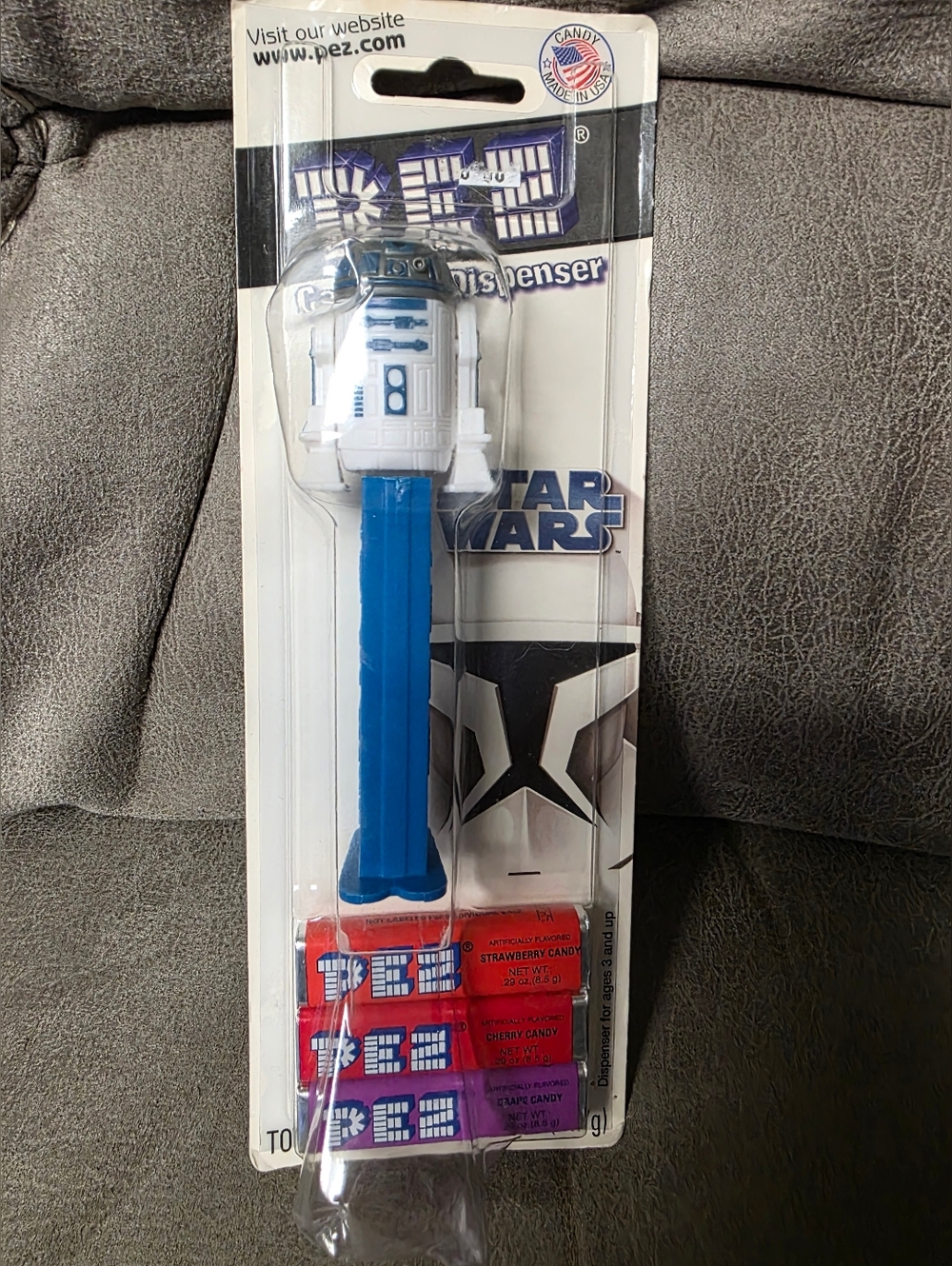 Star Wars R2-D2 PEZ dispenser, packaged new with candy.